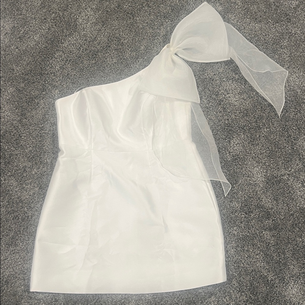 Women's One-Shoulder White Dress